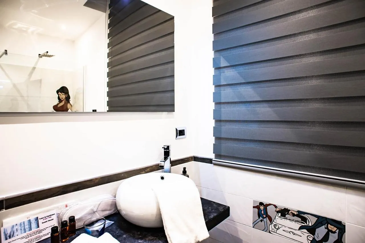 Trevi & Pantheon Design Rooms Roma Konukevi