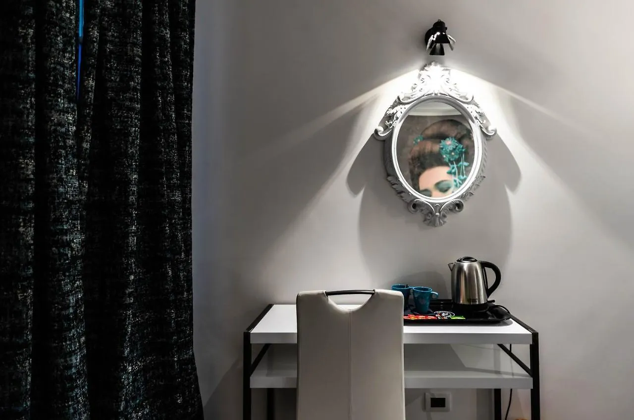 Konukevi Trevi & Pantheon Design Rooms Roma İtalya