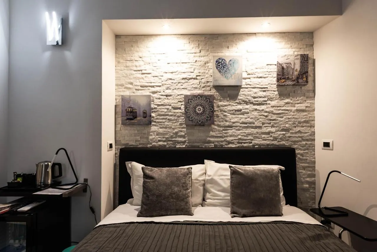 Trevi & Pantheon Design Rooms Roma